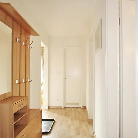 Apartment Appartementhaus Ulmenhof 7 *